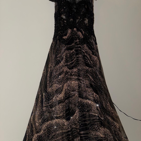 Party dresses - Picture 5 of 17